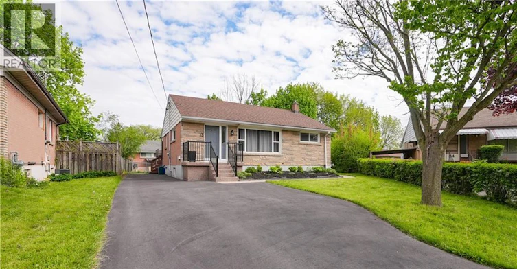 Upper-13 Beaucourt Place, Hamilton, ON, L8S 2P8 - 2