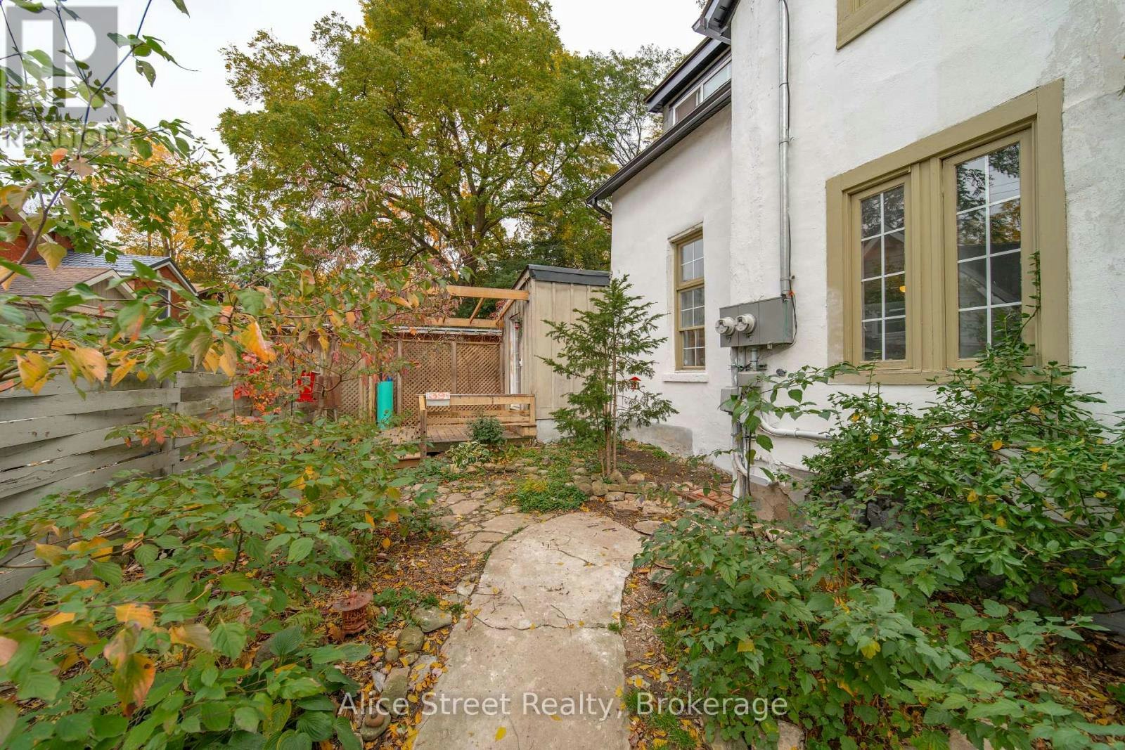 39 Arthur Street N, Guelph, ON, N1E 4T7