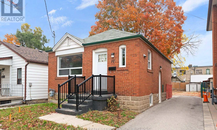 11 Vimy Avenue