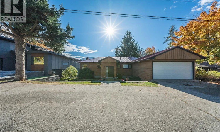 2603 Maple Crescent
