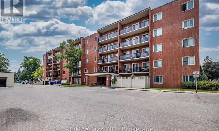 304-131 Taunton Road E