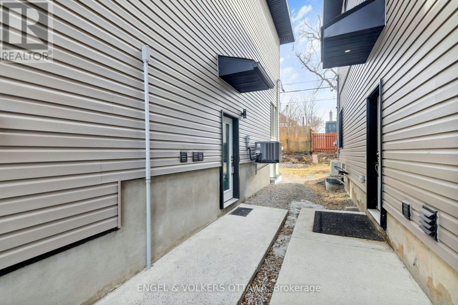 B-151 Longpre N, Ottawa, ON, K1L 7J5 - 2