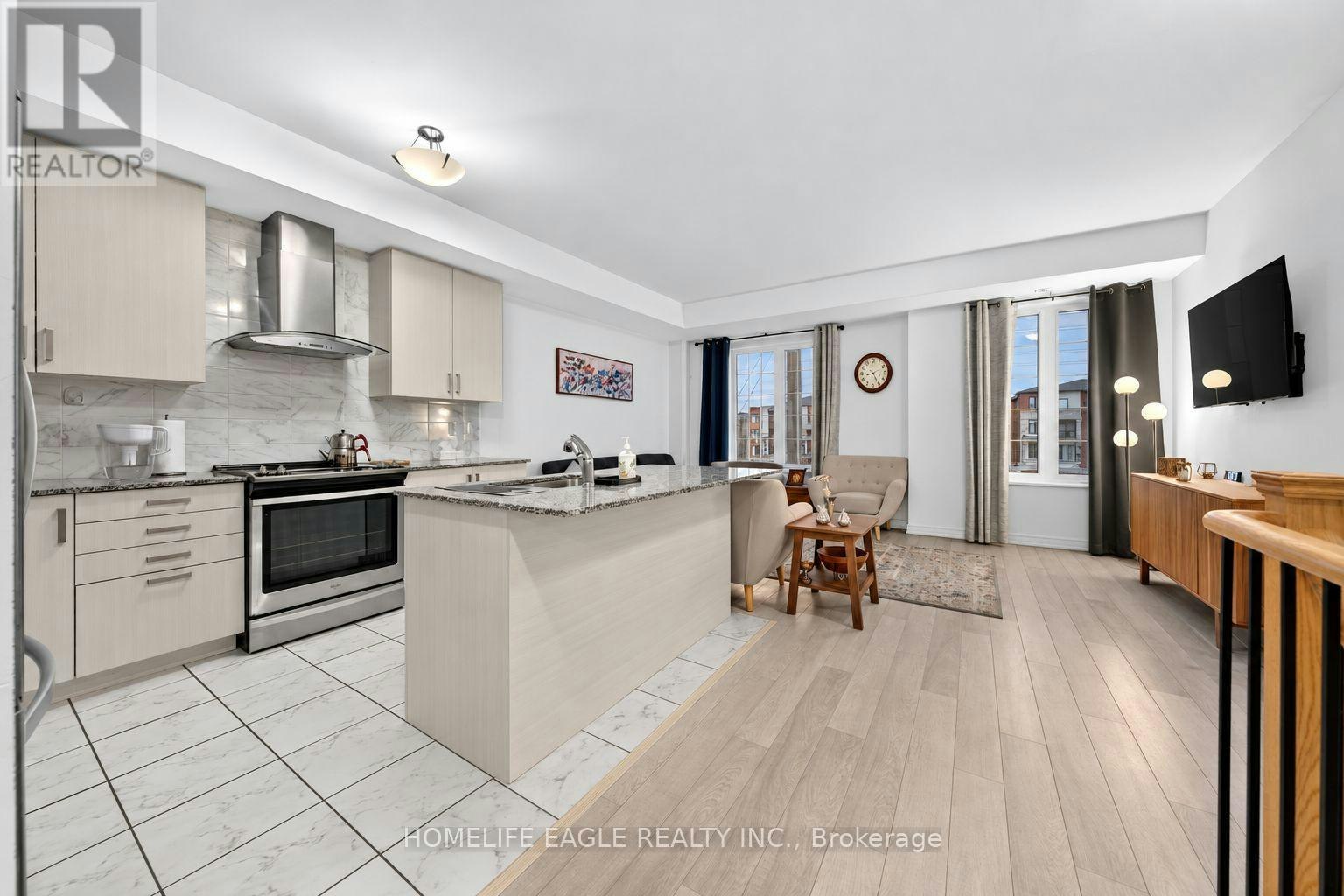 215 Harding Park Street, Newmarket, ON, L3Y 0E3 - 3