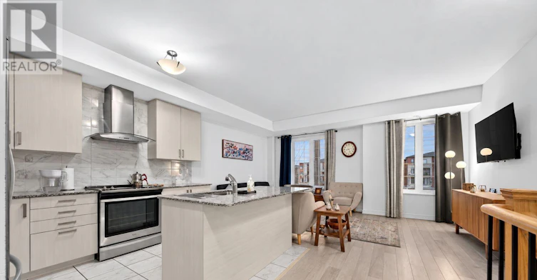 215 Harding Park Street, Newmarket, ON, L3Y 0E3 - 3