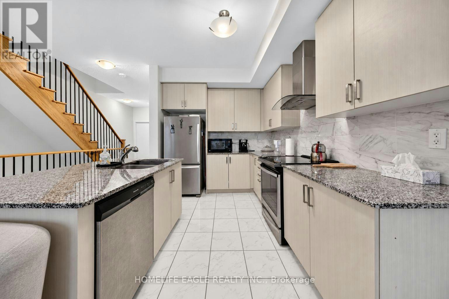 215 Harding Park Street, Newmarket, ON, L3Y 0E3 - 5