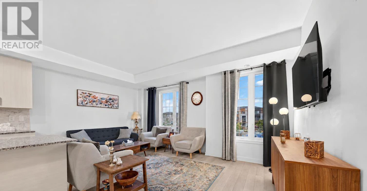 215 Harding Park Street, Newmarket, ON, L3Y 0E3 - 2