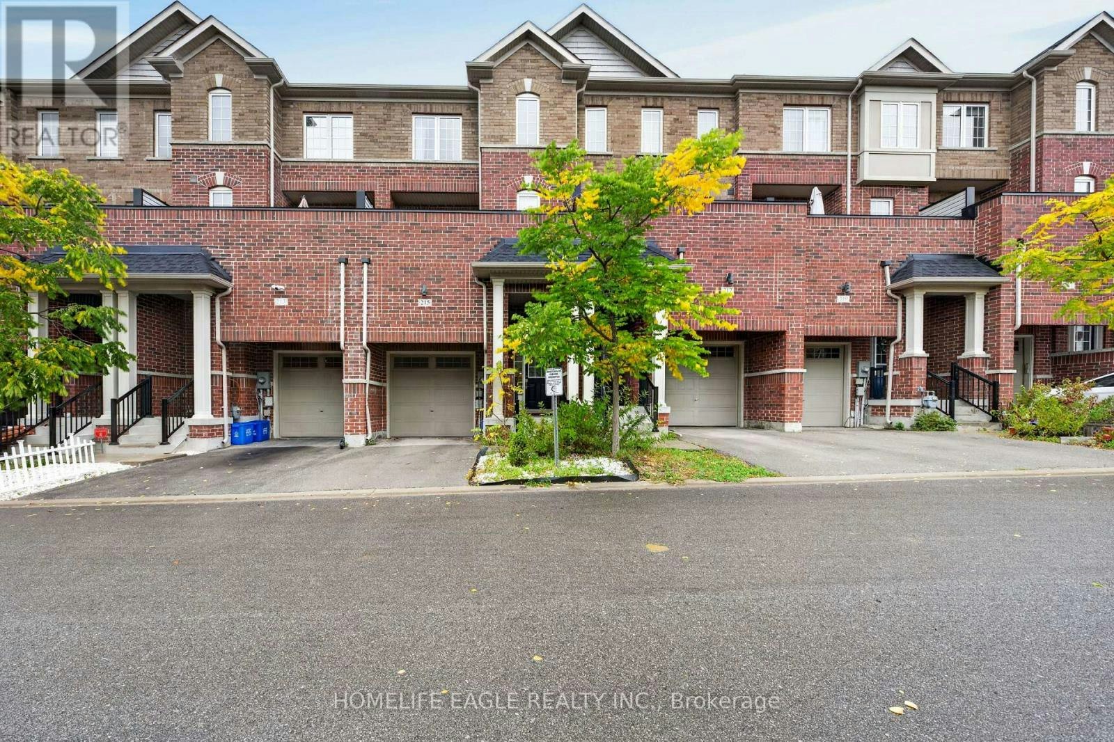 215 Harding Park Street, Newmarket, ON, L3Y 0E3