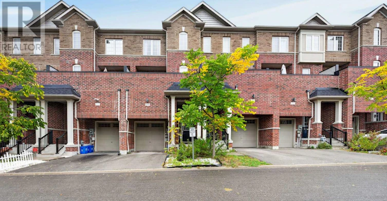 215 Harding Park Street, Newmarket, ON, L3Y 0E3