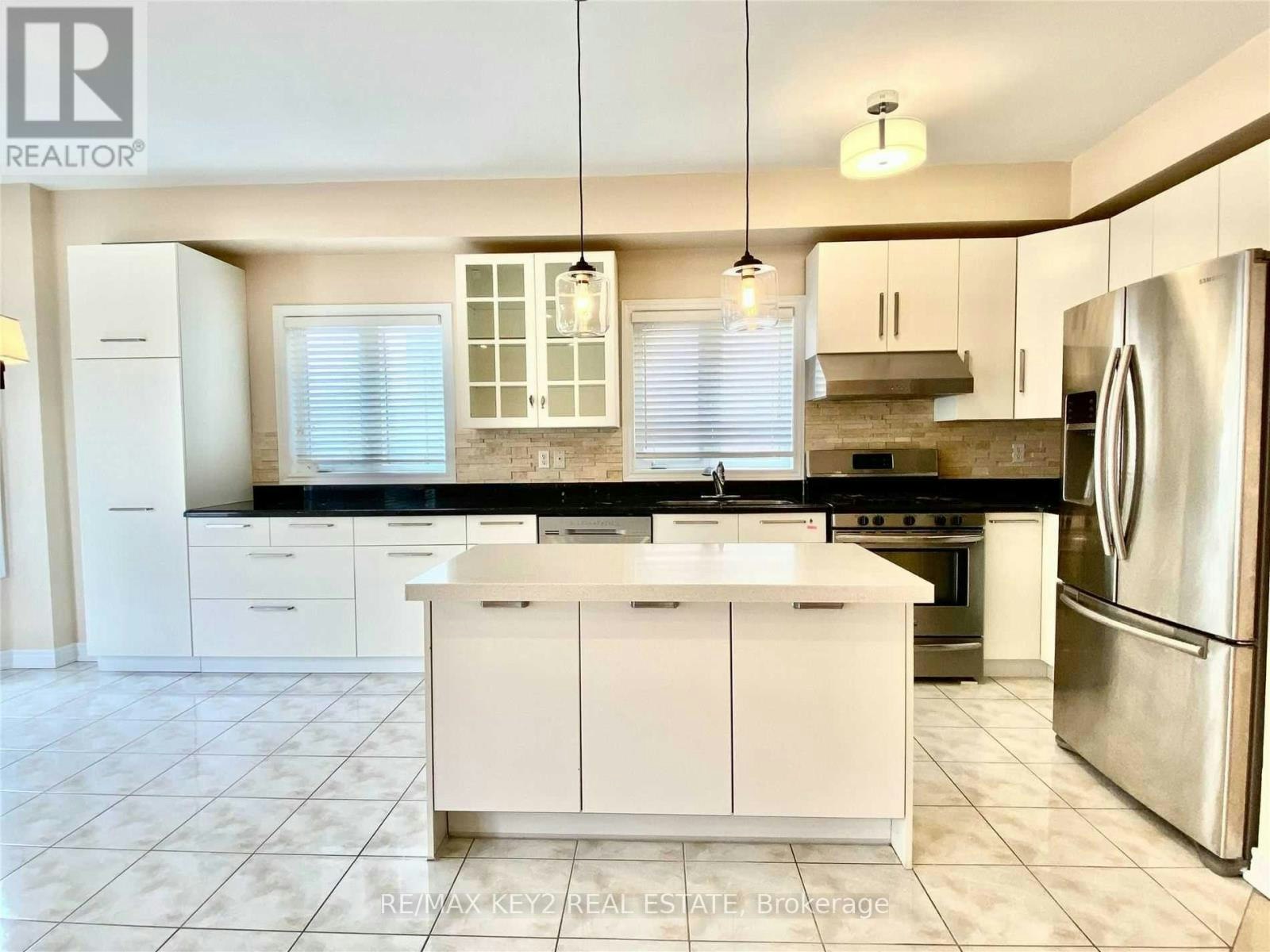 5 Navarre Street, Richmond Hill, ON, L4B 4H3 - 3