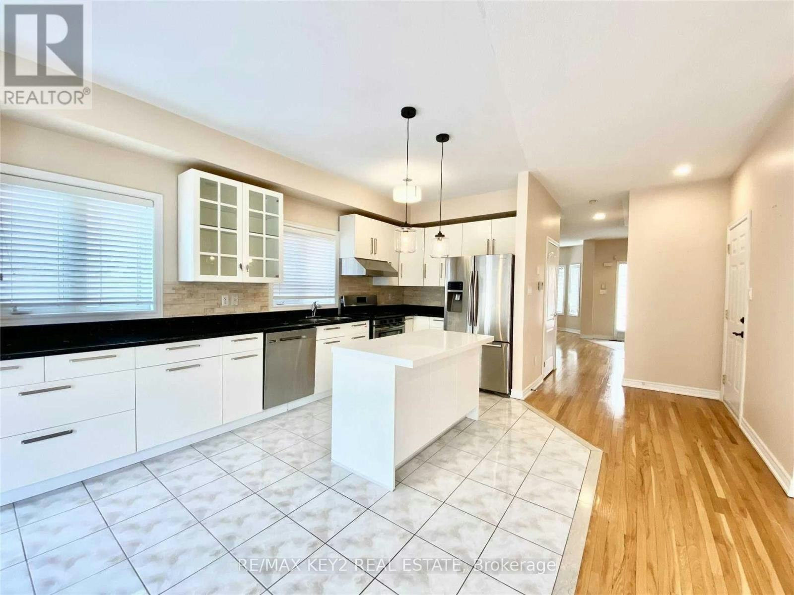 5 Navarre Street, Richmond Hill, ON, L4B 4H3 - 2