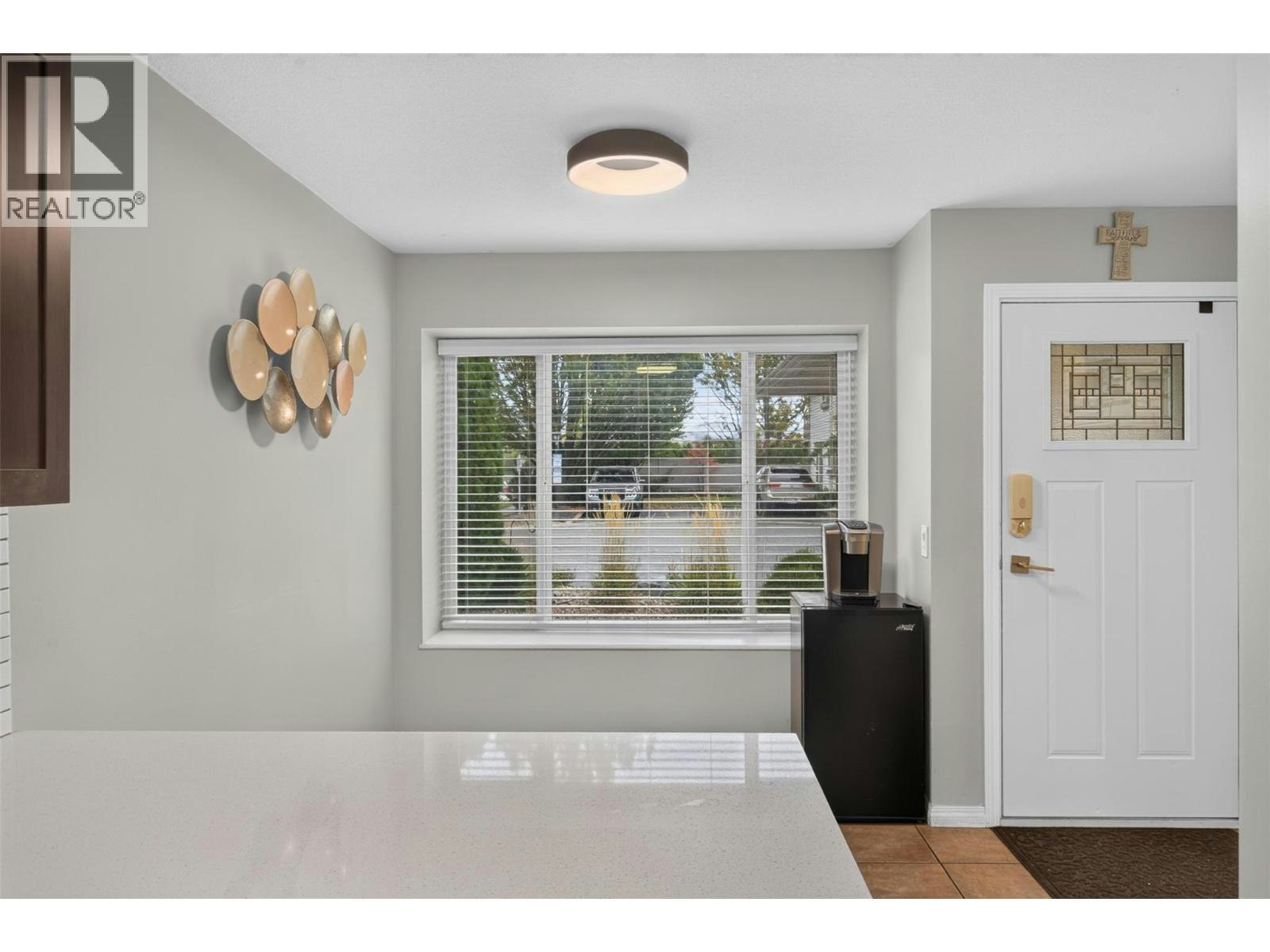10-1853 Edgehill Avenue, Kelowna, BC, V1V 1X8 - 7