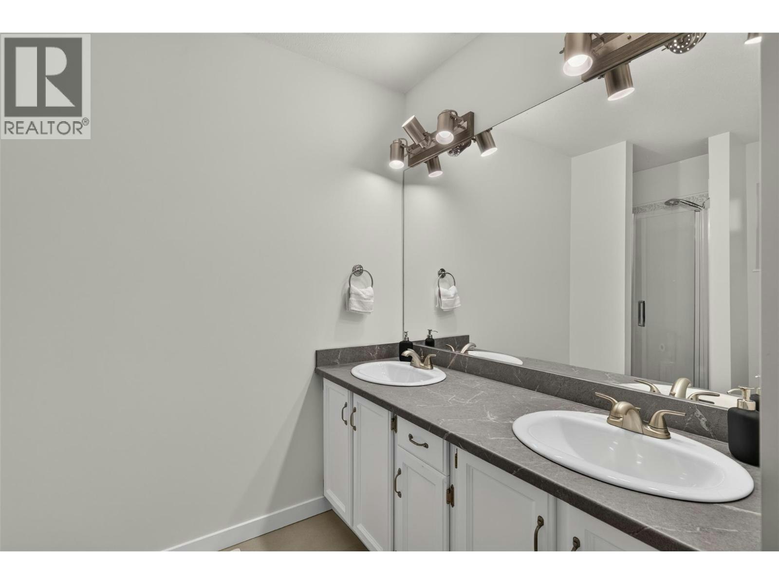 10-1853 Edgehill Avenue, Kelowna, BC, V1V 1X8 - 8
