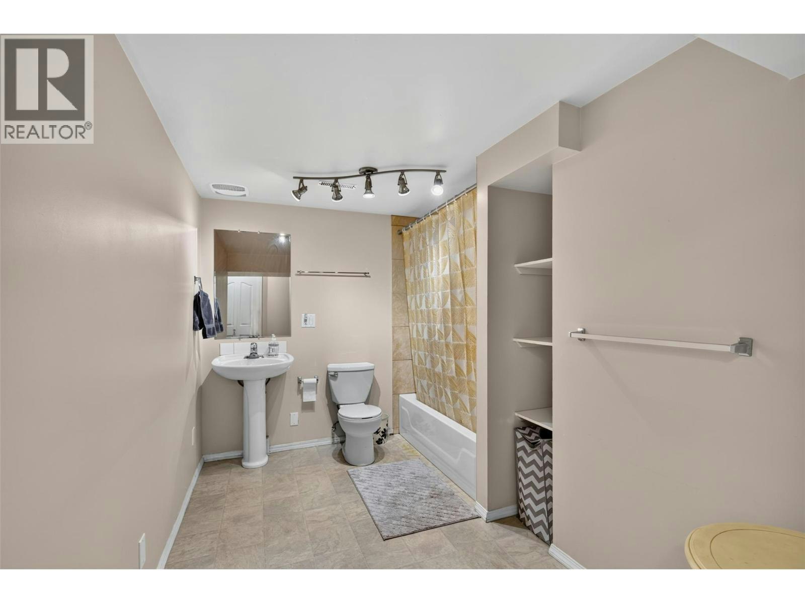 10-1853 Edgehill Avenue, Kelowna, BC, V1V 1X8 - 32