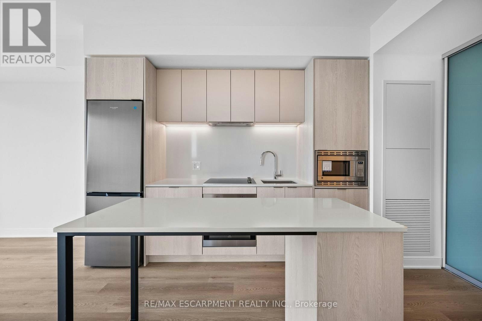 1016-86 Dundas Street E, Mississauga, ON, L5A 1W4 - 3