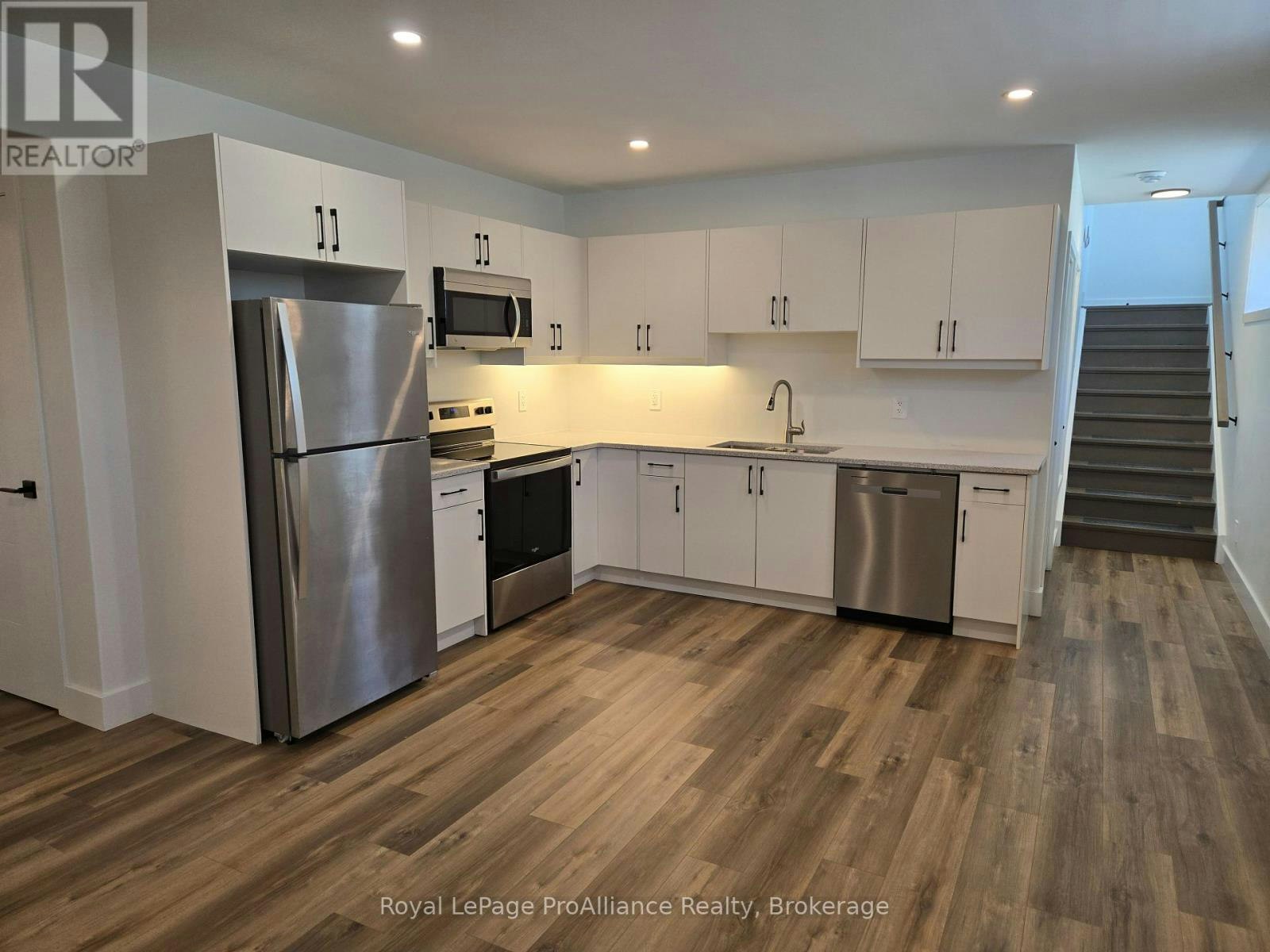 B-8 Aldersgate Drive, Belleville, ON, K8P 4G3 - 7