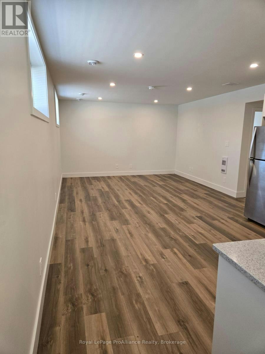 B-8 Aldersgate Drive, Belleville, ON, K8P 4G3 - 6