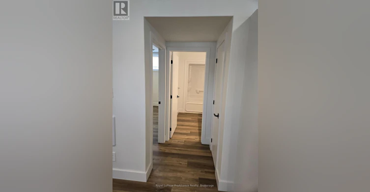 B-8 Aldersgate Drive, Belleville, ON, K8P 4G3 - 13