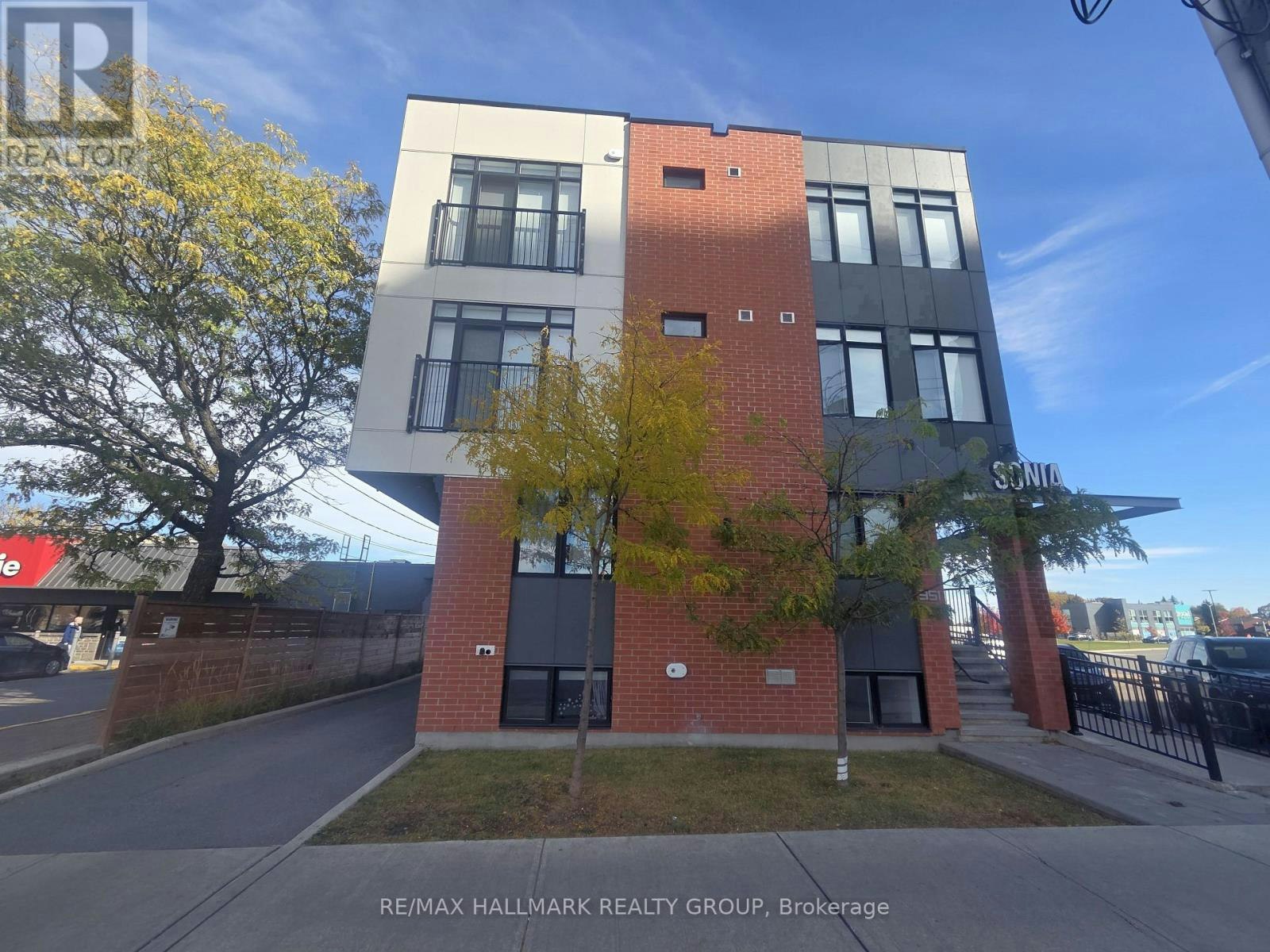 301-351 Croydon Avenue, Ottawa, ON, K2B 0A4 - 2