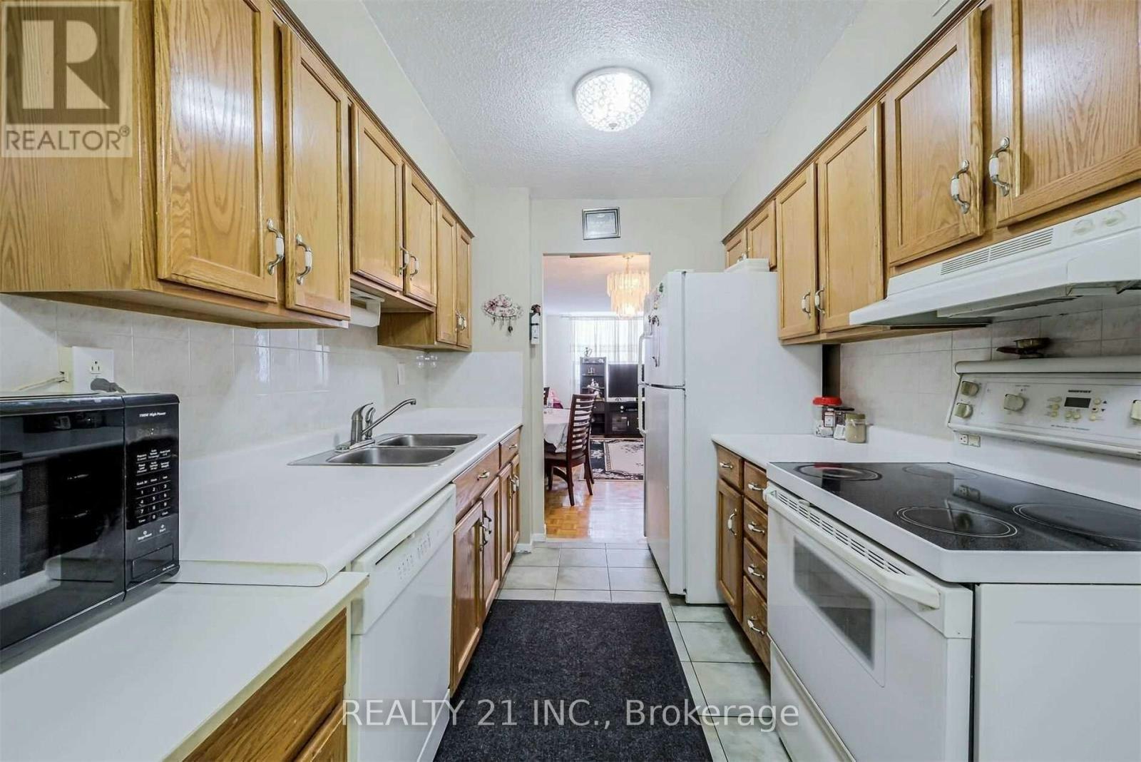 811-25 Sunrise Avenue N, Toronto, ON, M4A 2S2 - 3