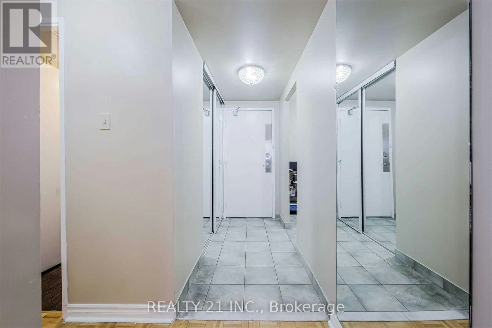 811-25 Sunrise Avenue N, Toronto, ON, M4A 2S2 - 4