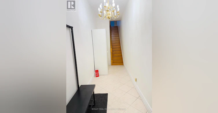 UPPER-260 Ossington Avenue, Toronto, ON, M6J 3A2 - 3