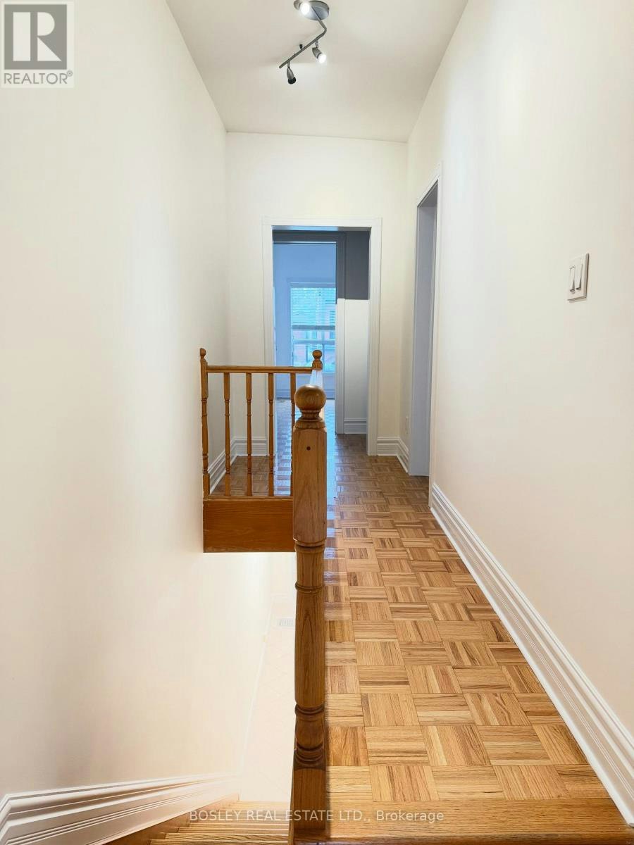 UPPER-260 Ossington Avenue, Toronto, ON, M6J 3A2 - 4