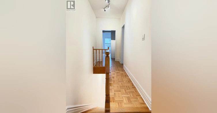 UPPER-260 Ossington Avenue, Toronto, ON, M6J 3A2 - 4