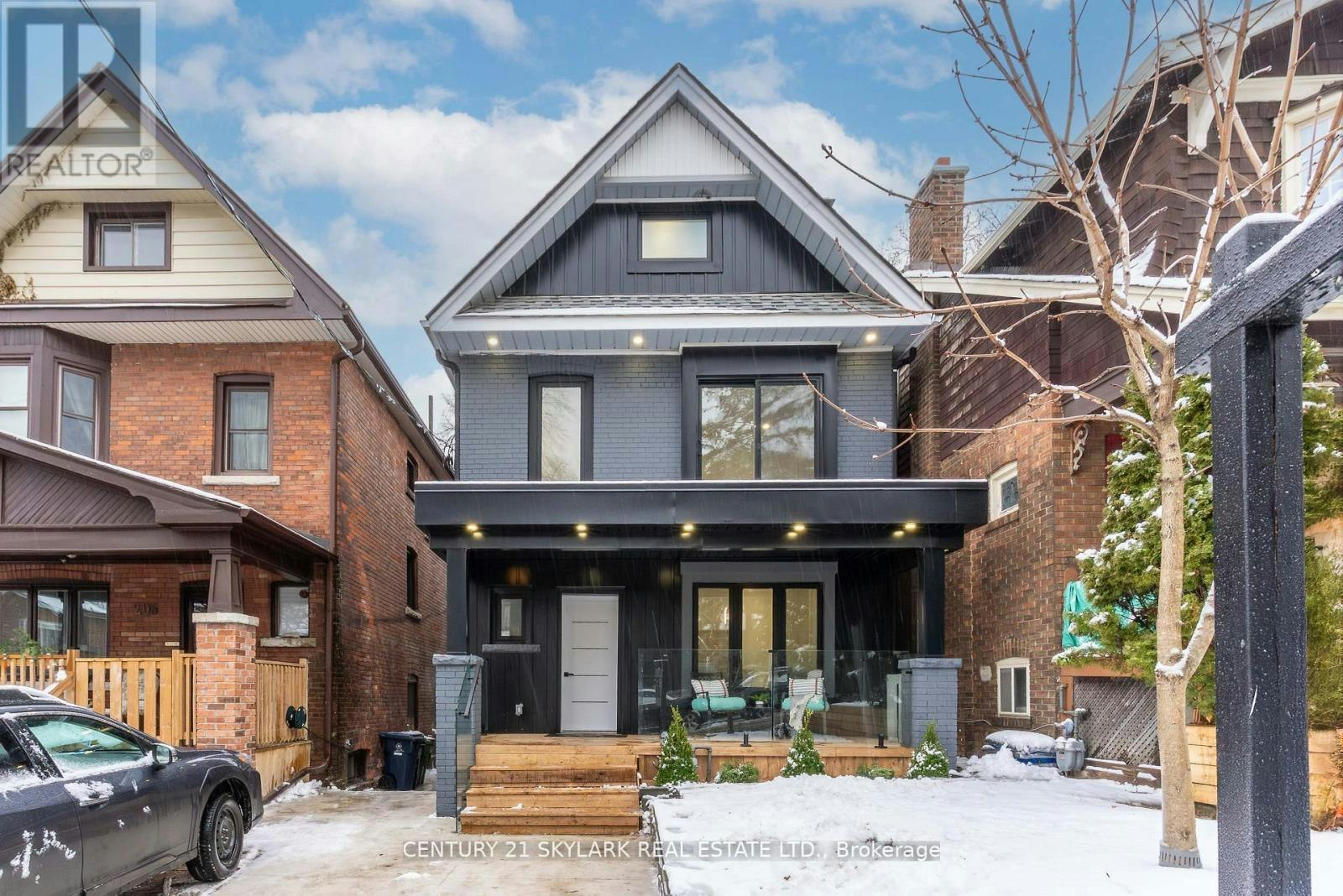208 Gainsborough Road, Toronto, ON, M4L 3C6