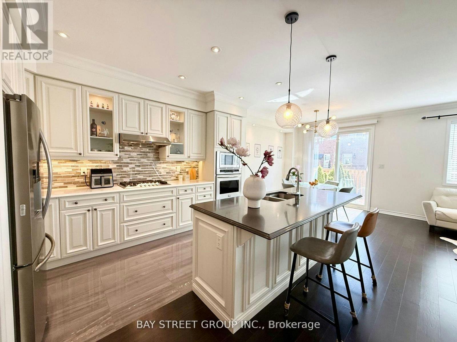 164 Beaveridge Avenue, Oakville, ON, L6H 0M6 - 6