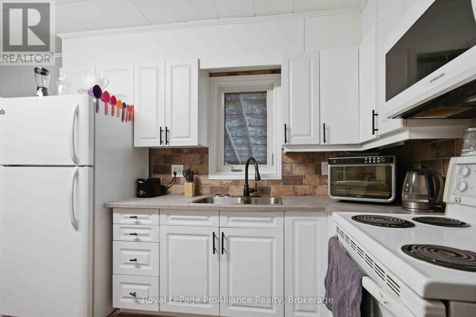 12 Albert Road, Quinte West, ON, K0K 2C0 - 8