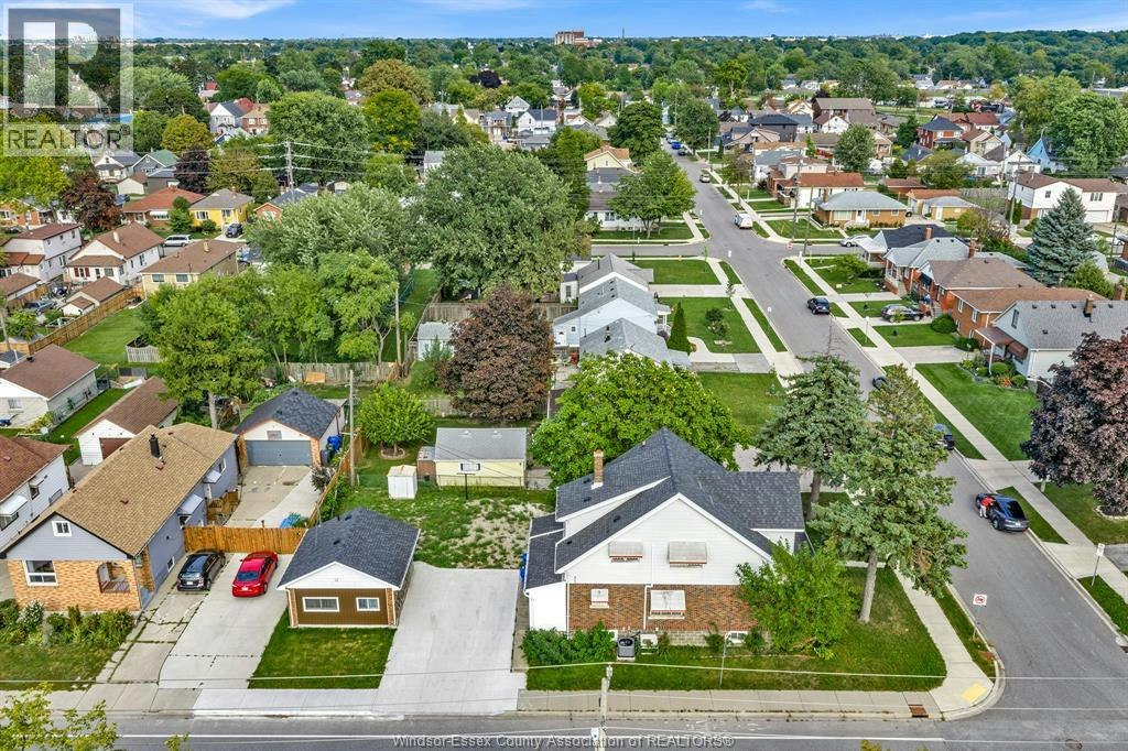 306 Foch, Windsor, ON, N8X 2V9