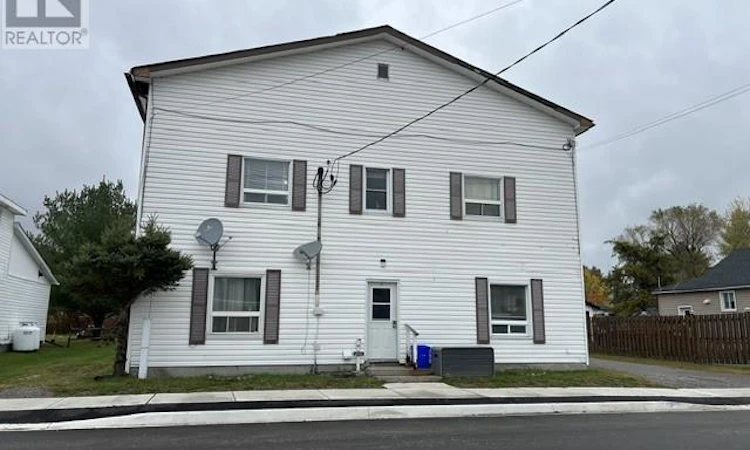 16 King Street E