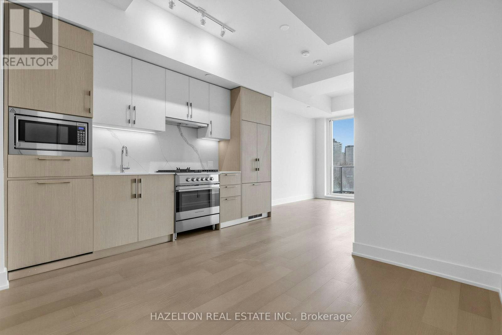 705-8 Manor Road W, Toronto, ON, M4S 0E6