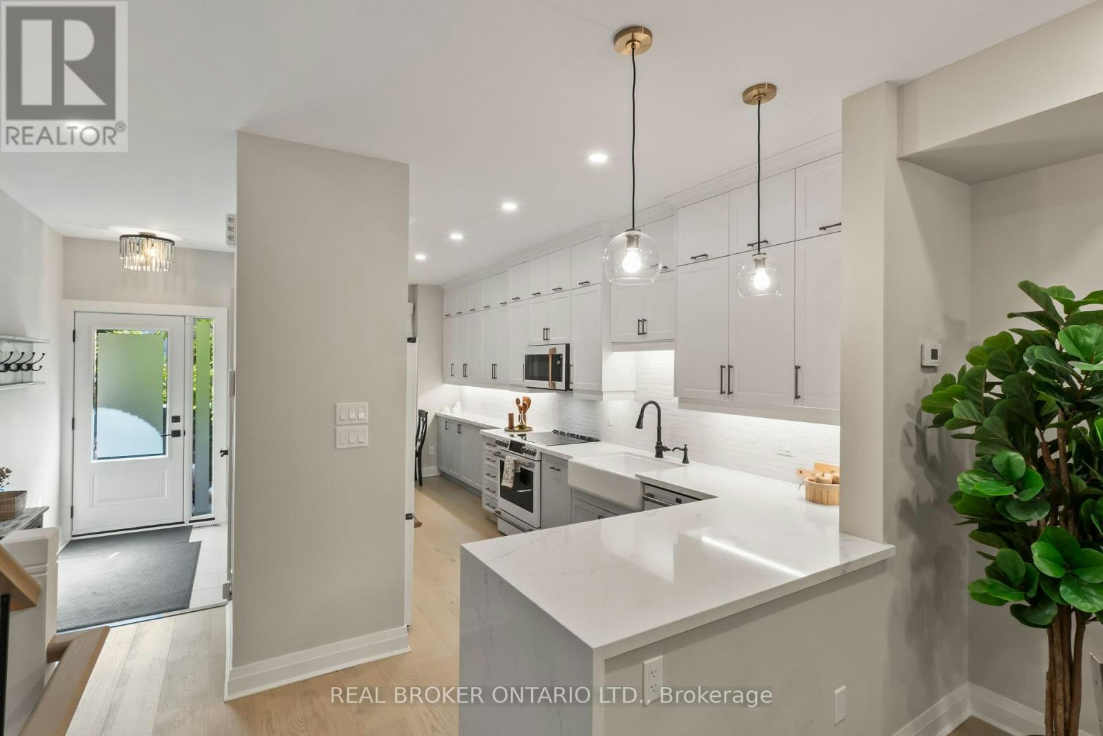 12 St. James Court, Toronto, ON, M4X 1X4