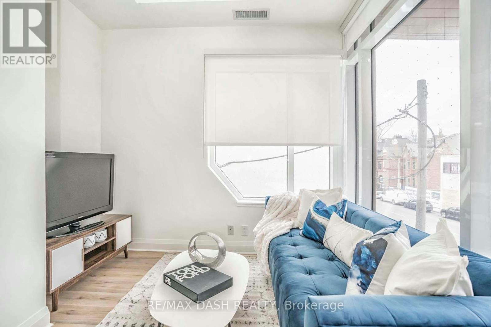 205-151 Avenue Road, Toronto, ON, M5R 2H7 - 11