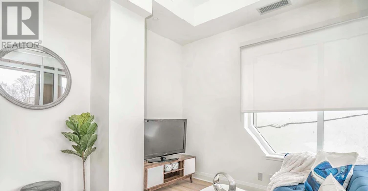 205-151 Avenue Road, Toronto, ON, M5R 2H7 - 12