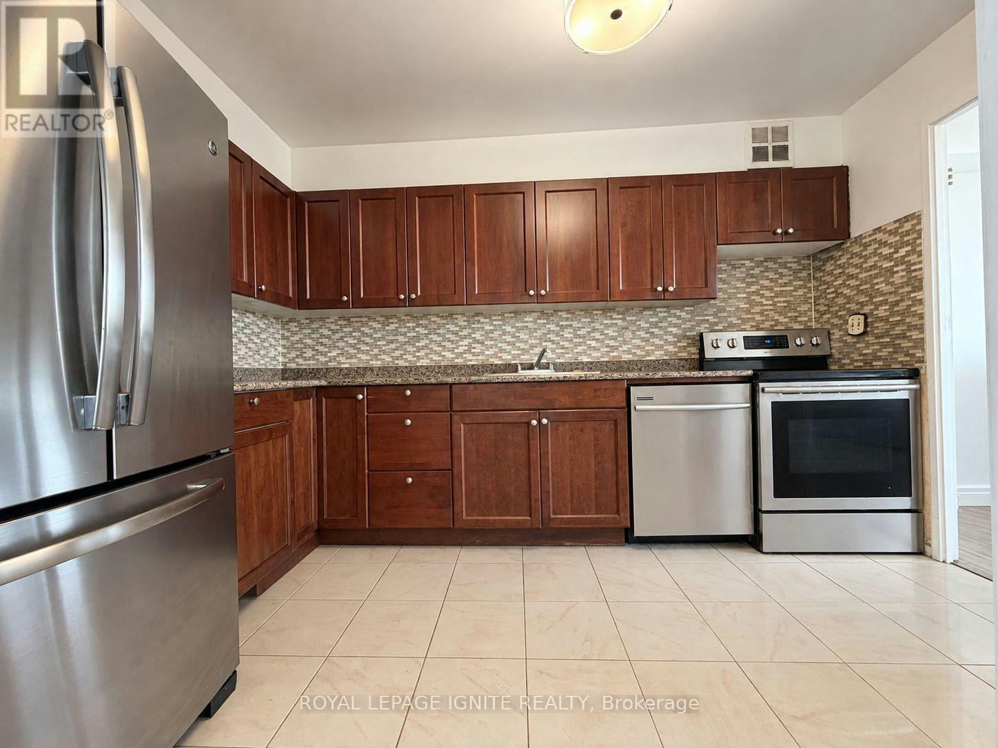 PH 8-120 Dundalk Drive, Toronto, ON, M1P 4V9 - 2
