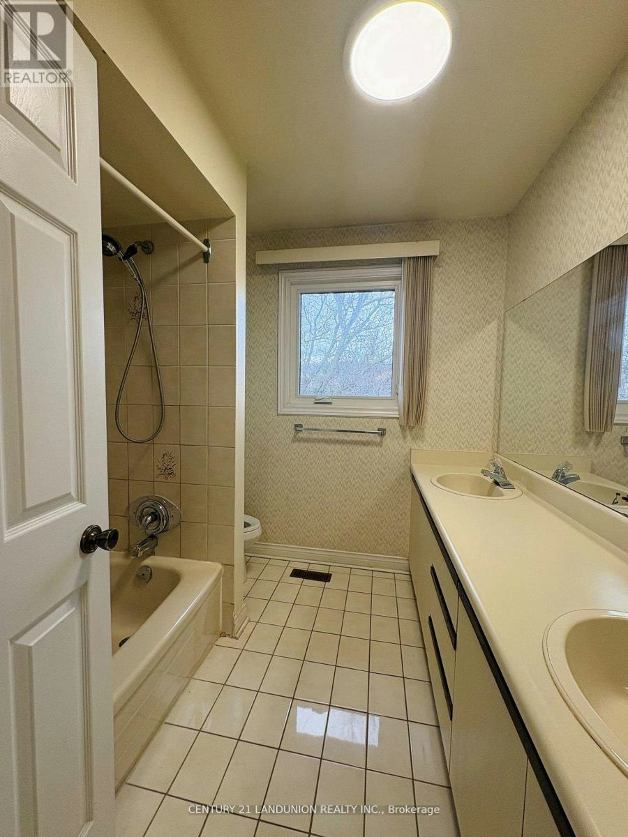 MAIN-48 Marchwood Crescent, Richmond Hill, ON, L4C 8M4 - 12