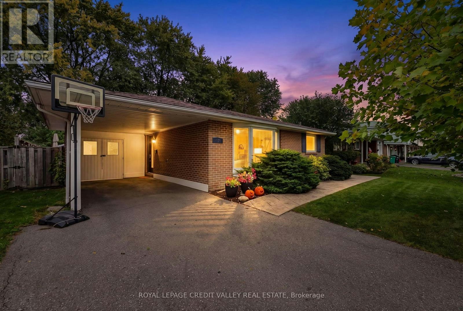 27 Castlemore Drive, Brampton, ON, L6W 2V9