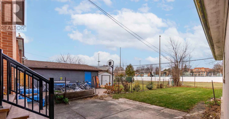 438 Glen Park Avenue, Toronto, ON, M6B 2E7 - 11