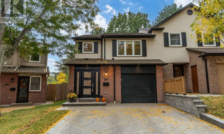 889 Sweetwater Crescent