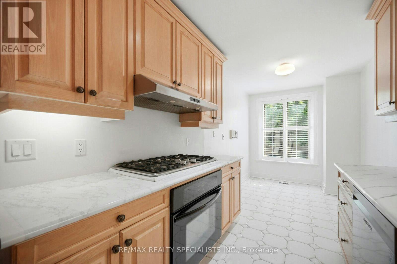 246 Walmer Road, Toronto, ON, M5R 3R7 - 13