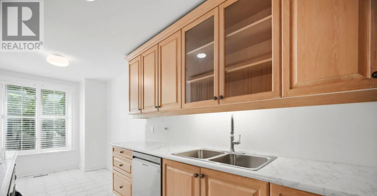 246 Walmer Road, Toronto, ON, M5R 3R7 - 12