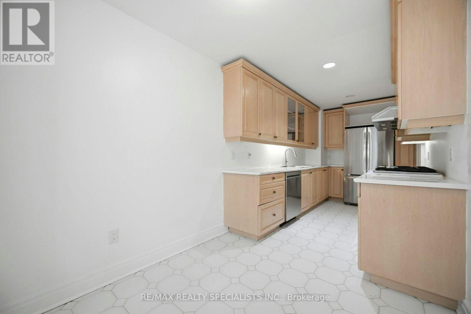 246 Walmer Road, Toronto, ON, M5R 3R7 - 16