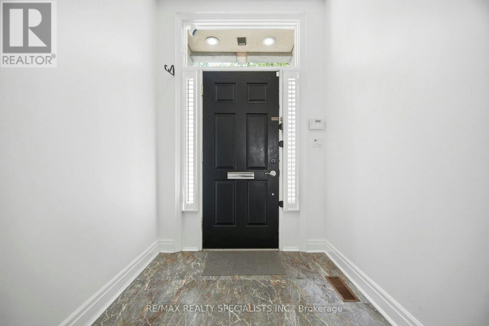 246 Walmer Road, Toronto, ON, M5R 3R7 - 4