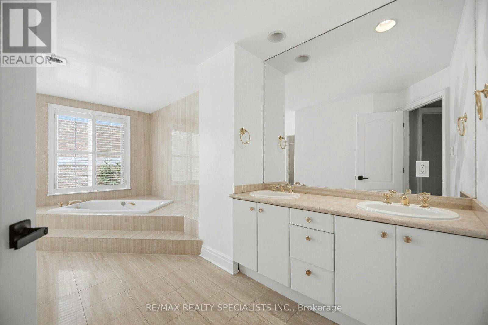 246 Walmer Road, Toronto, ON, M5R 3R7 - 24