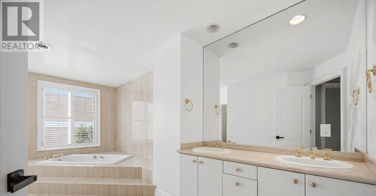 246 Walmer Road, Toronto, ON, M5R 3R7 - 24