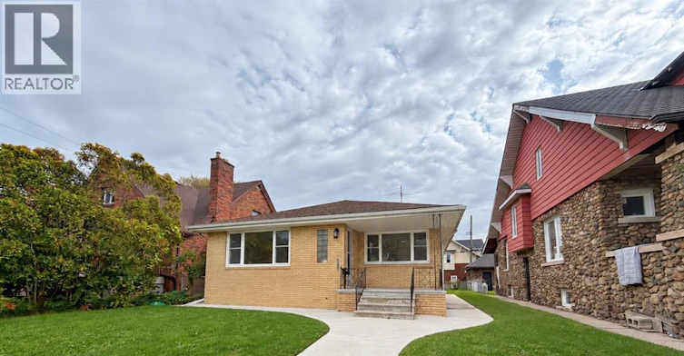 1425 Giles Boulevard East, Windsor, ON, N9A 4H2