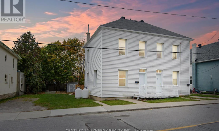 154-156 Beckwith Street N