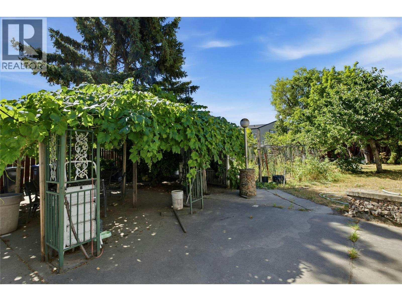 766 Coopland Crescent, Kelowna, BC, V1Y 2V1 - 11